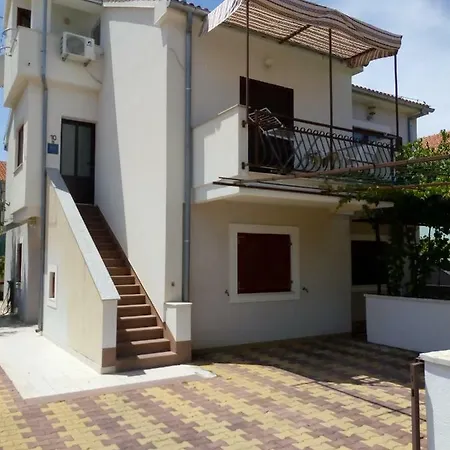 Mladen Apartman Za Obitelj * Vodice