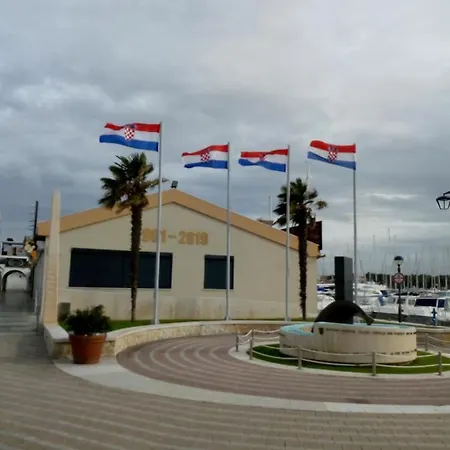 Mladen Apartman Za Obitelj Apartment *
