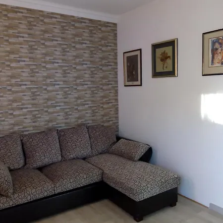 Mladen Apartman Za Obitelj Apartment *